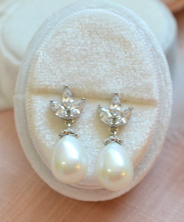 Dainty Pearl Bridal Earrings