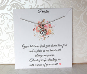 mother of the groom card with necklace