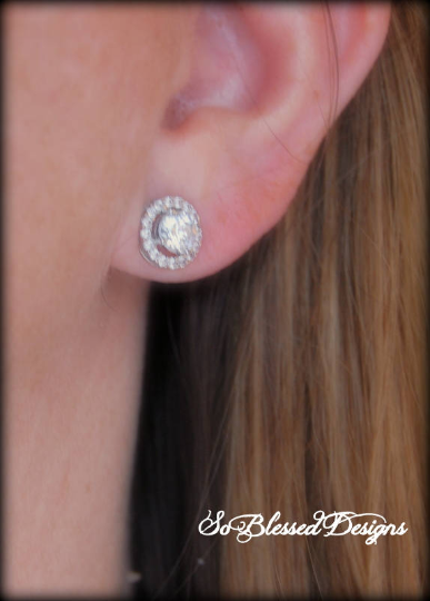 Mother of the bride wearing solitaire cz earrings