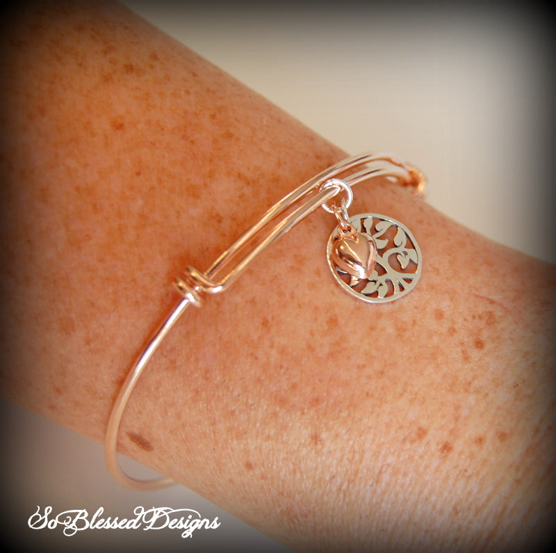 sister of the bride wearing family tree bracelet