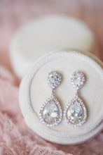 Beautiful classic teadrop silver earrings
