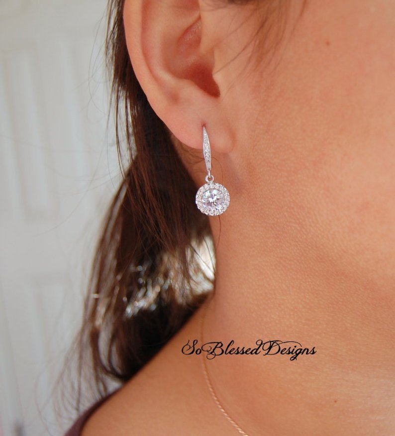 bridesmaid wearing silver wedding earrings